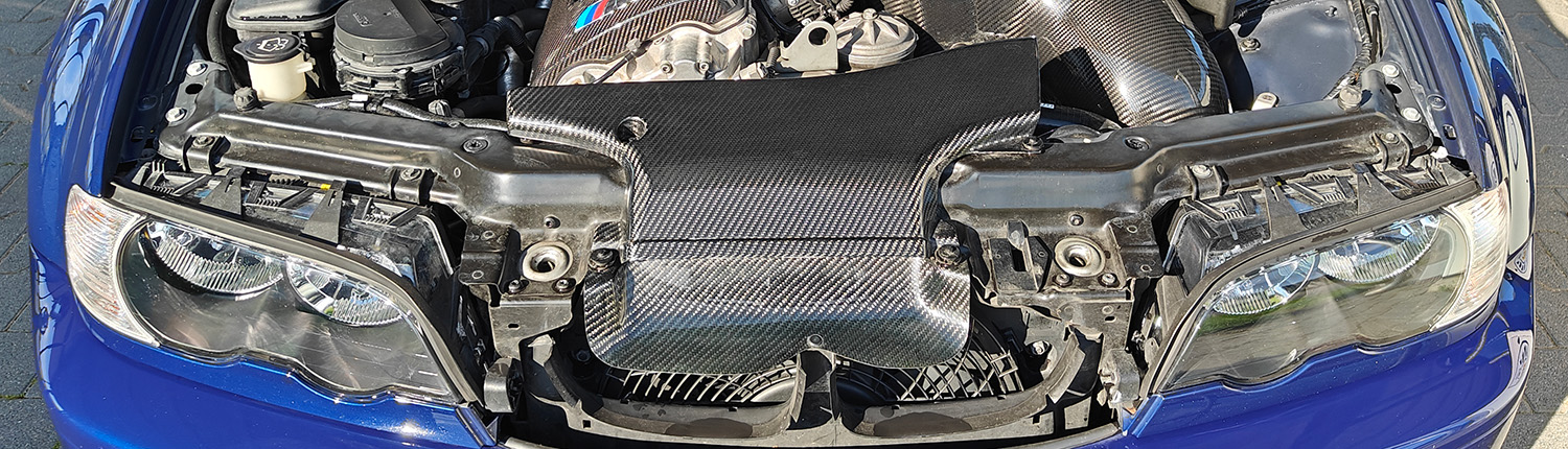 Carbon Queransaugung montiert